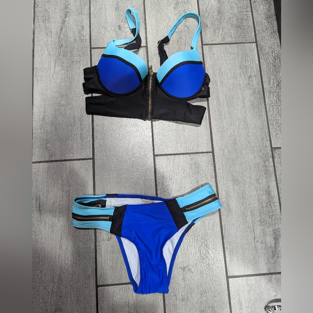 Cut out bikini